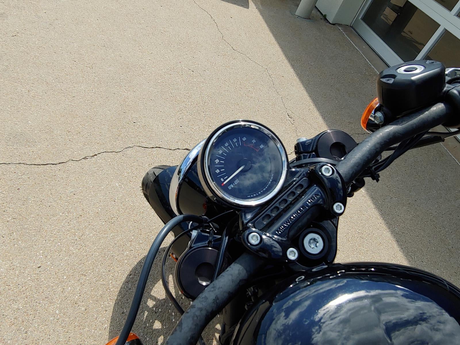 2020 HARLEY-DAVIDSON XL1200 ROADSTER Base