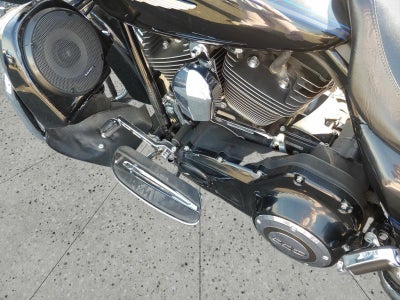 2013 HARLEY-DAVIDSON ROAD KING Base