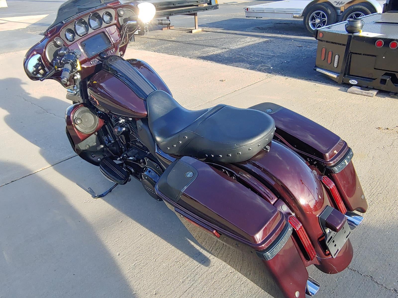 2019 HARLEY-DAVIDSON STREET GLIDE CVO Base