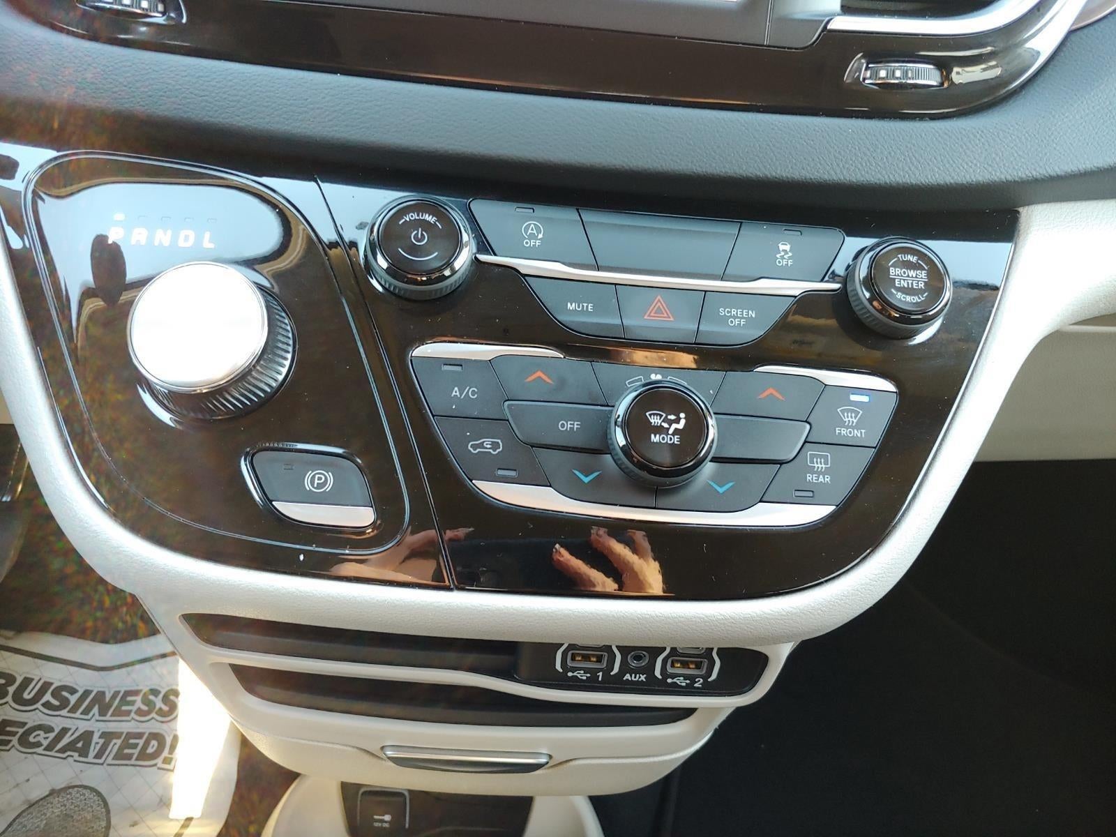 2024 Chrysler Voyager LX