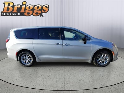 2024 Chrysler Voyager LX