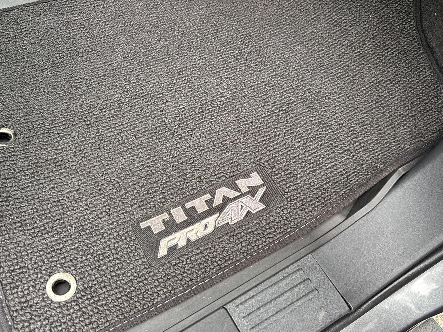 2024 Nissan TITAN sv