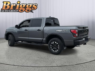2024 Nissan TITAN sv