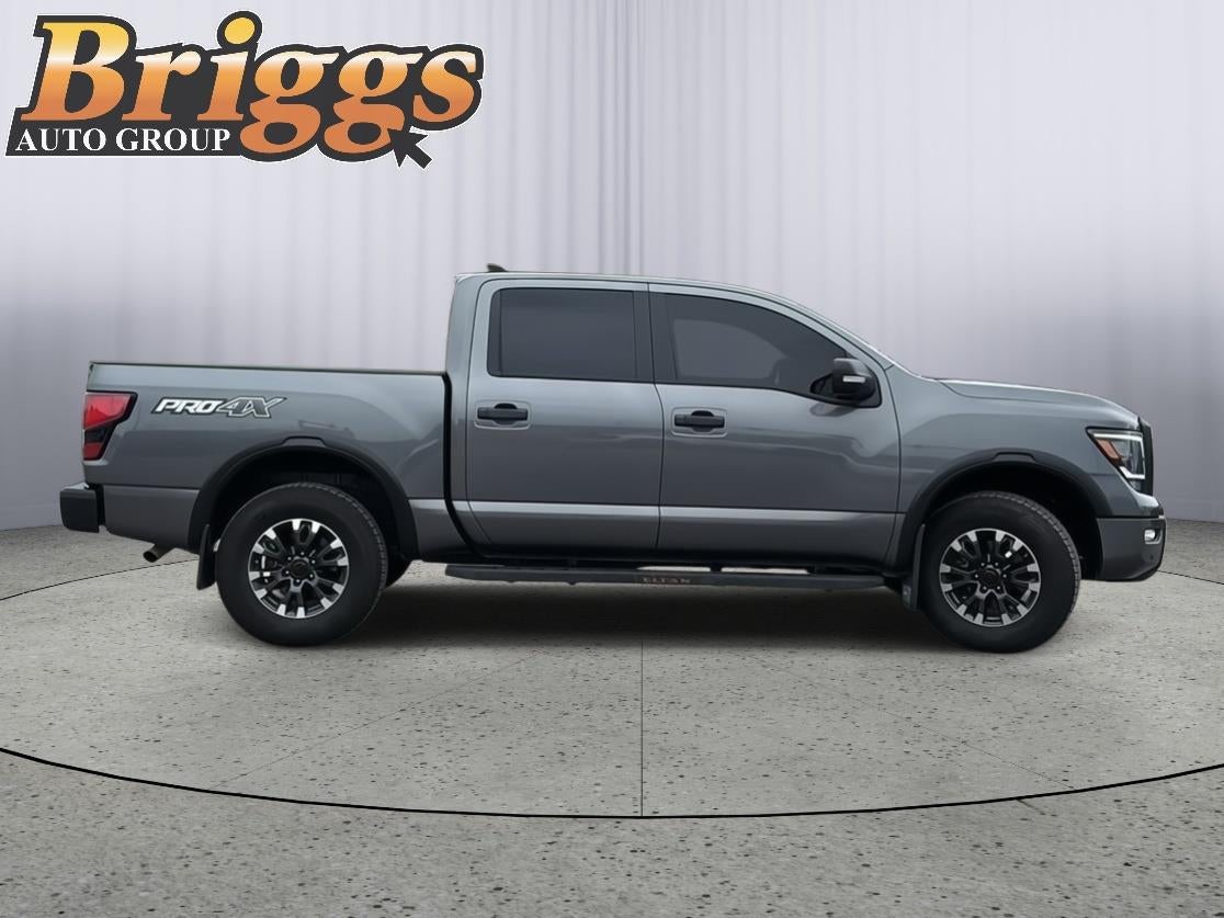 2024 Nissan TITAN sv