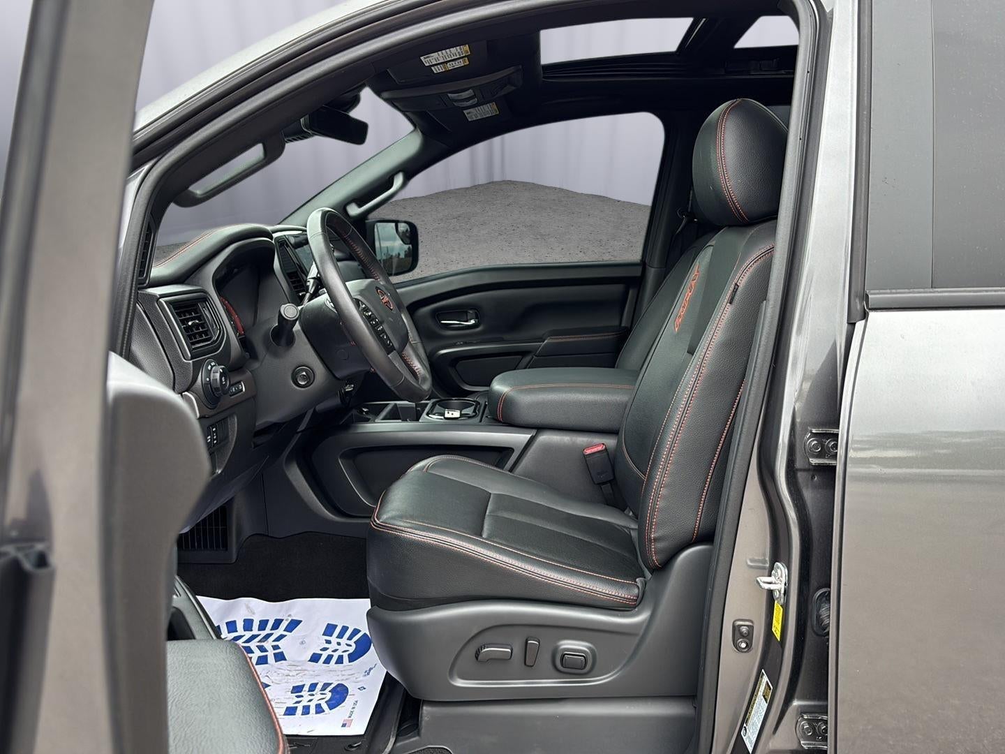 2024 Nissan TITAN sv