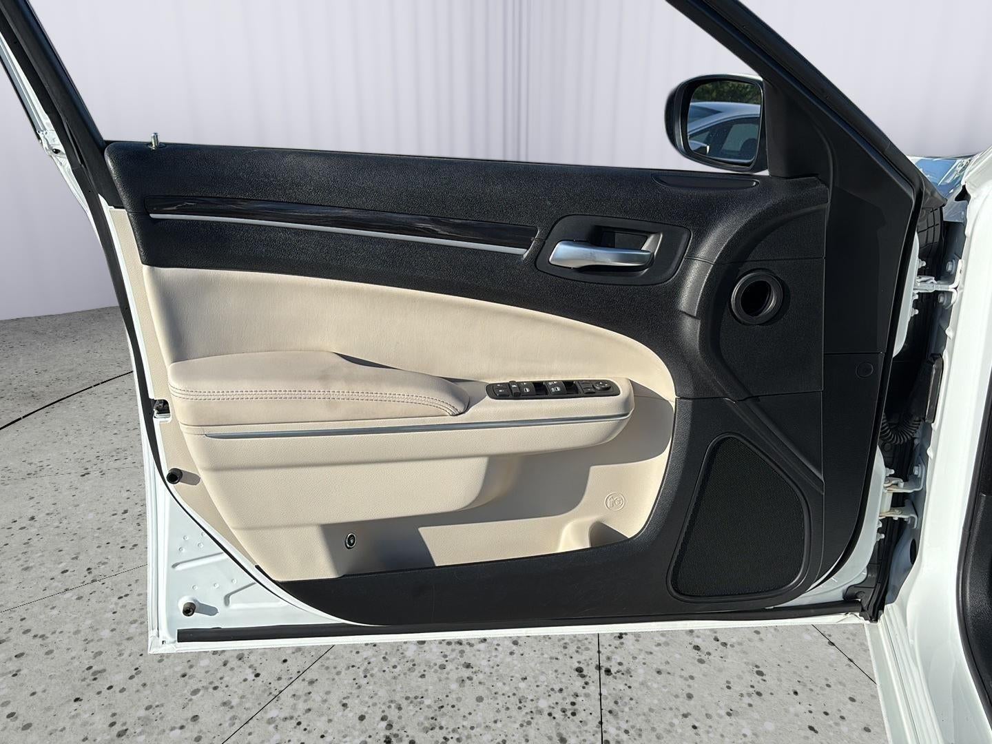 2015 Chrysler 300 Limited