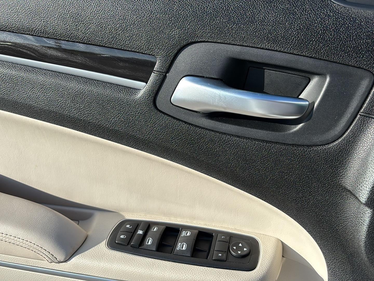 2015 Chrysler 300 Limited