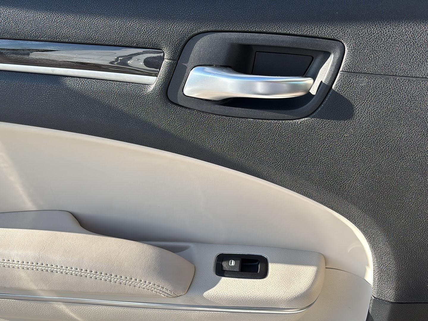 2015 Chrysler 300 Limited