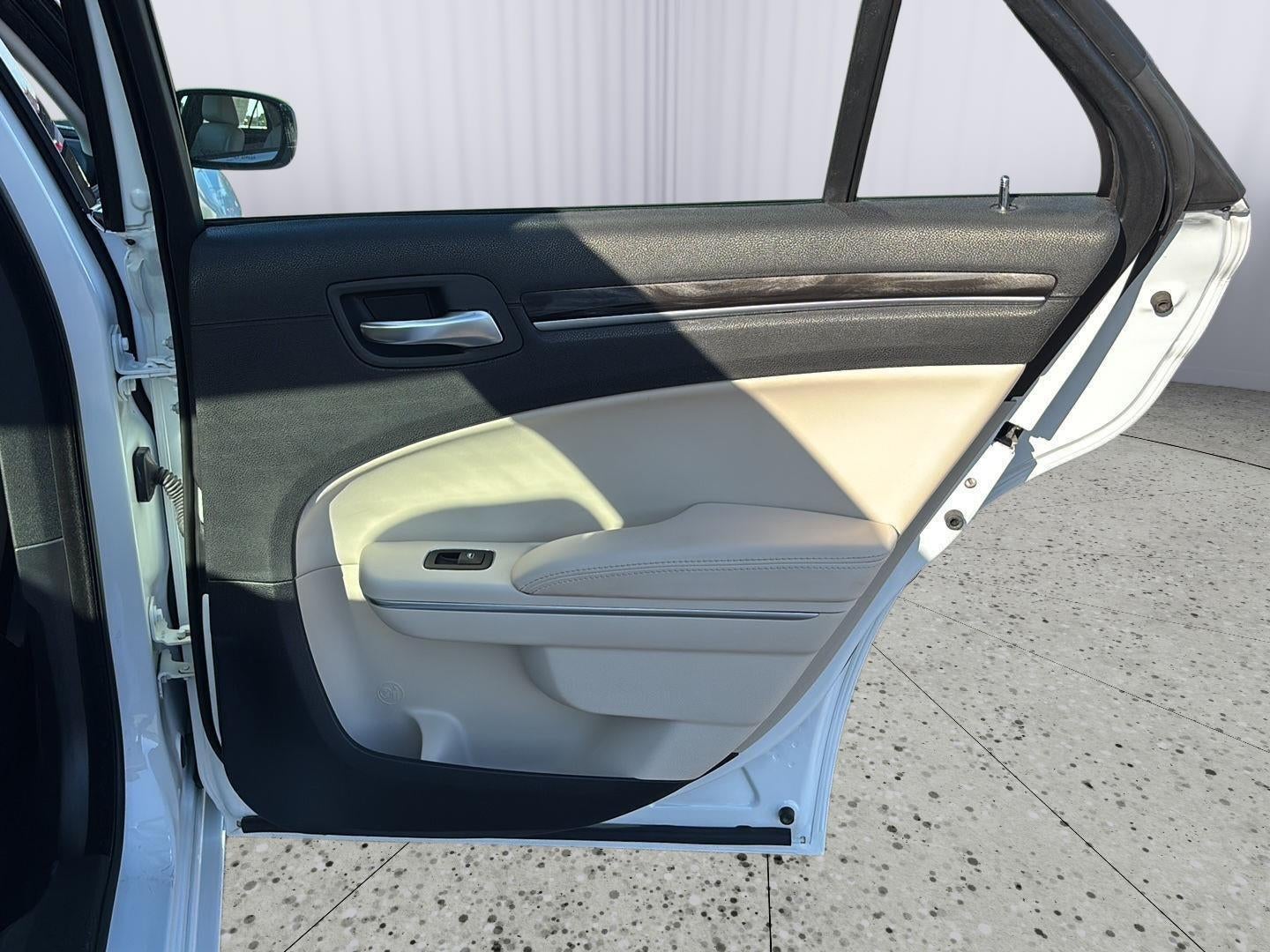 2015 Chrysler 300 Limited