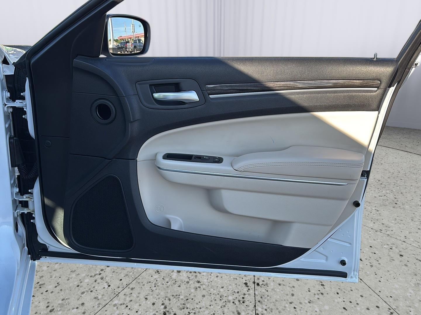 2015 Chrysler 300 Limited