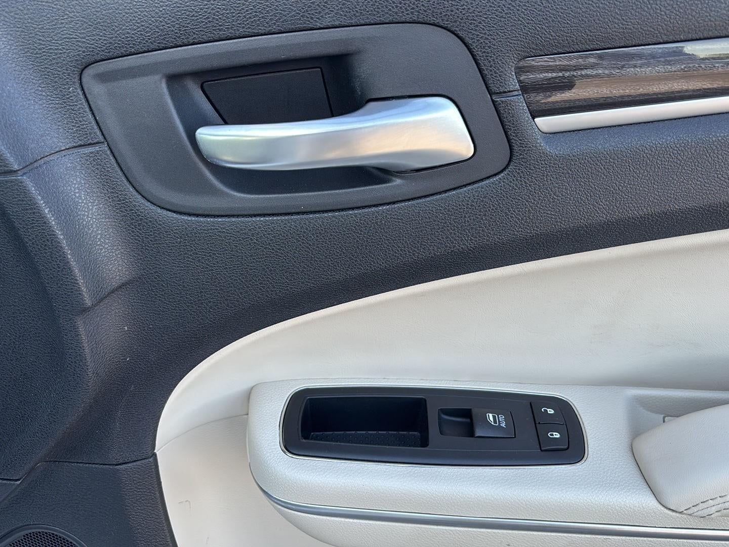 2015 Chrysler 300 Limited