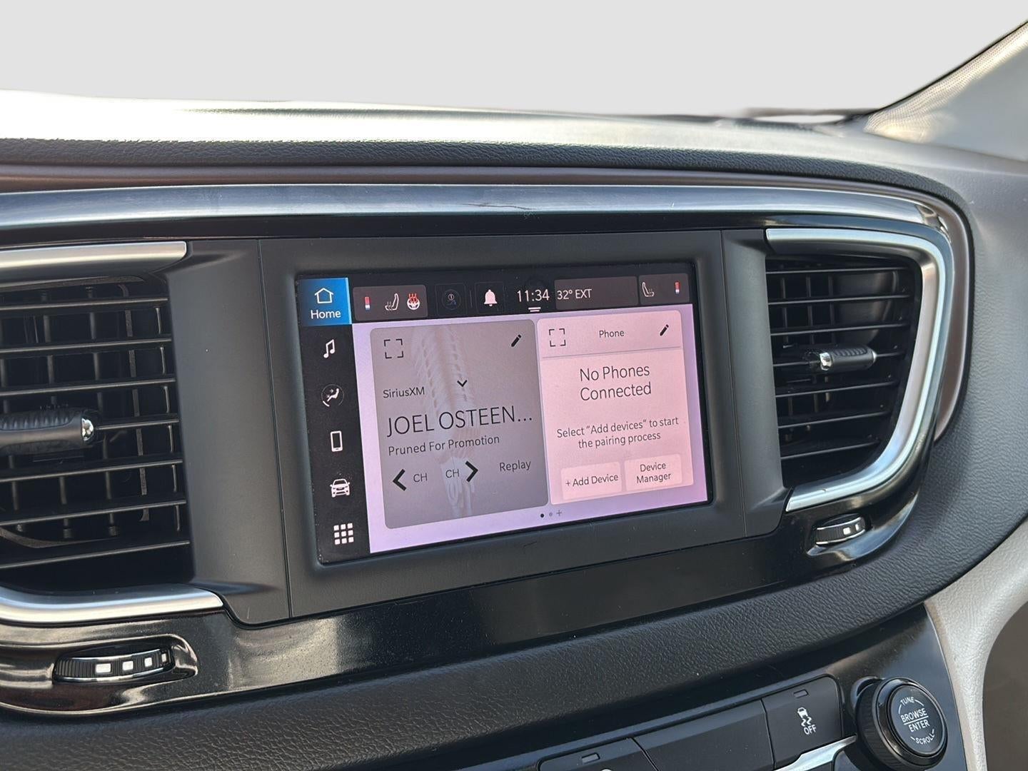 2022 Chrysler Voyager LX