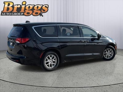 2022 Chrysler Voyager LX