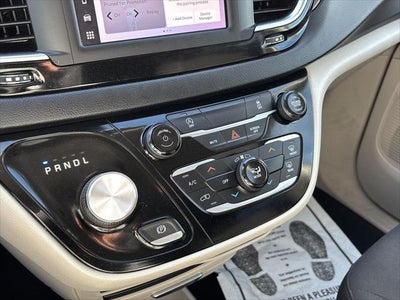 2022 Chrysler Voyager LX