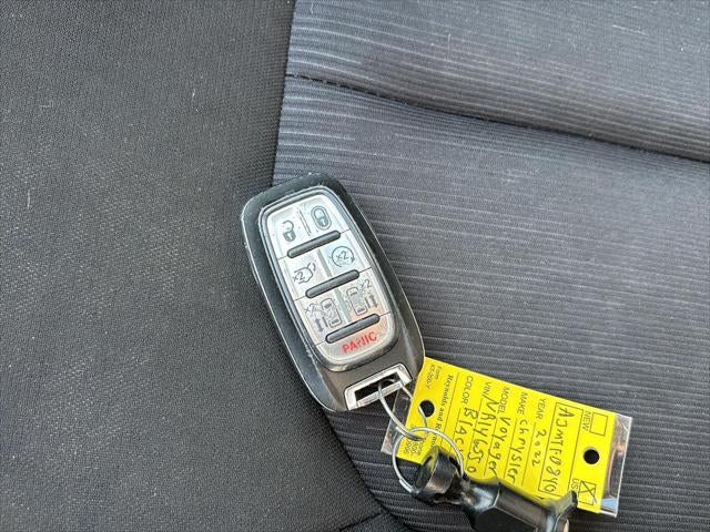 2022 Chrysler Voyager LX