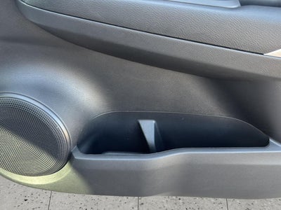 2022 Nissan Kicks SR