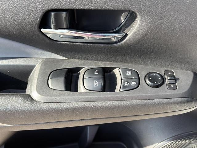 2022 Nissan Kicks SR