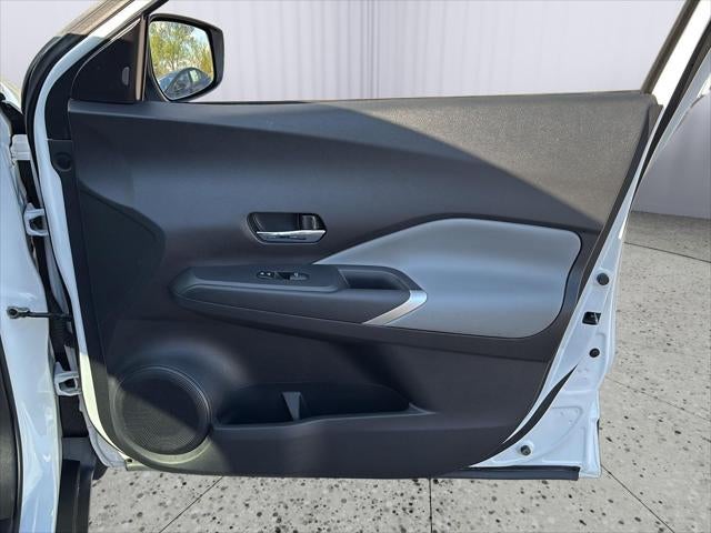 2022 Nissan Kicks SR