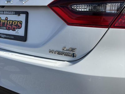 2022 Toyota Camry Hybrid LE
