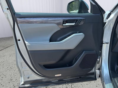 2024 Toyota Highlander Platinum