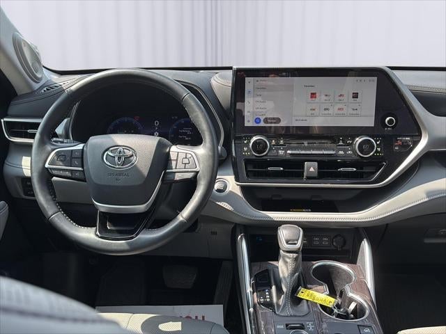 2024 Toyota Highlander Platinum