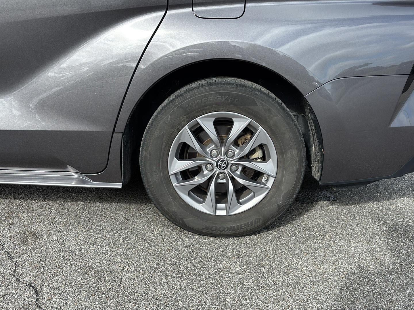 2021 Toyota Sienna LE