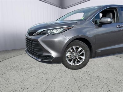 2021 Toyota Sienna LE